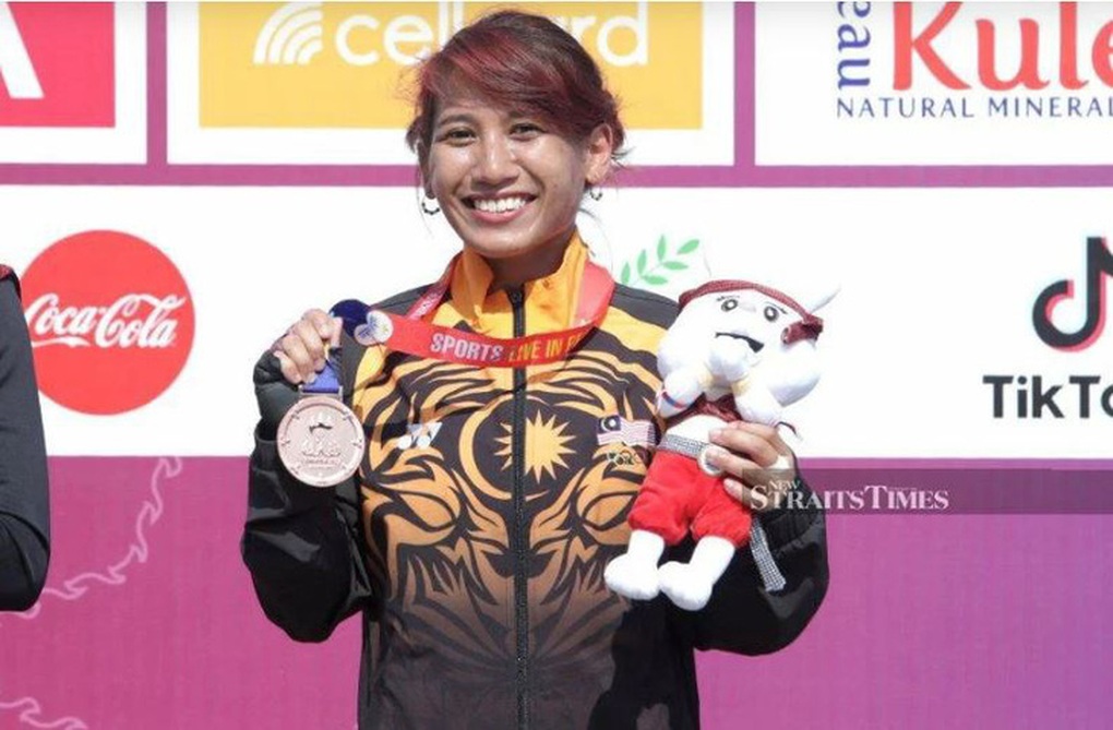 Chủ nhà ra quyết định kỳ lạ, VĐV ngơ ngác vì huy chương trên trời rơi xuống - 1