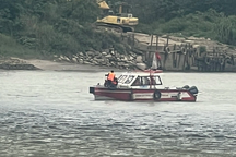 4 người nghi nhảy cầu Đông Trù, cảnh sát huy động hàng chục người tìm kiếm