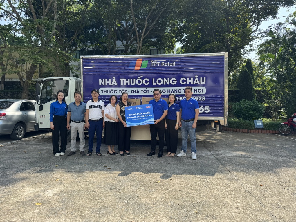 FPT Long Châu điều động nhanh 10 tấn thuốc hỗ trợ người dân vùng bão lũ - 8 FPT Long Châu điều động nhanh 10 tấn thuốc hỗ trợ người dân vùng bão lũ - 8