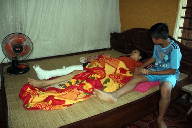 "Bố mất rồi, mẹ đừng bỏ con đi nữa mẹ ơi !"