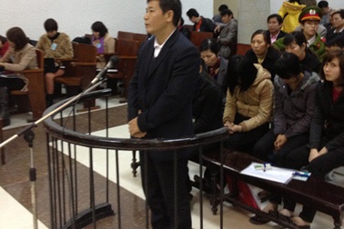 Xét xử vụ nhân bản kết quả xét nghiệm: Nguyên GĐ Bệnh viện “phủi” tội