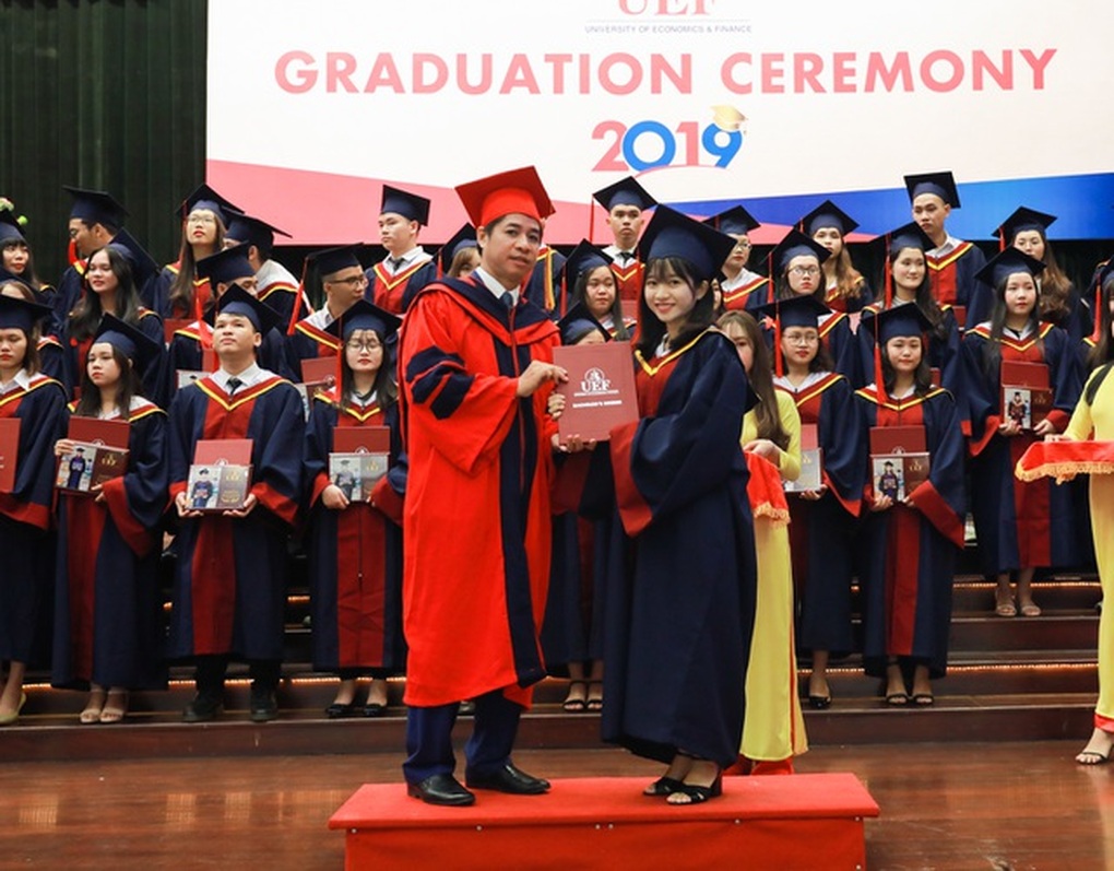 Lễ phục tốt nghiệp của các trường đại học Việt Nam học hỏi nước ngoài - 6 Lễ phục tốt nghiệp của các trường đại học Việt Nam học hỏi nước ngoài - 6