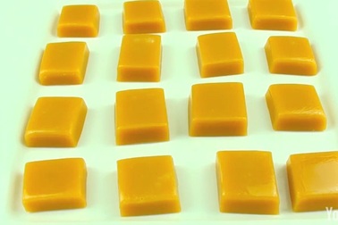 Món ngon nhâm nhi Tết: Tự làm kẹo caramel bằng lò vi sóng