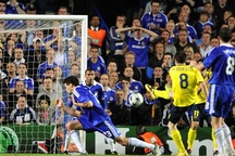 Iniesta - Khắc tinh đáng sợ của Chelsea