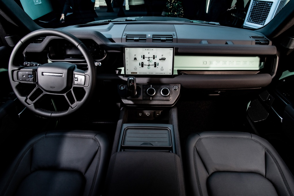 Land Rover Defender bản kỷ niệm có giá 6,9 tỷ đồng, chỉ 5 xe tại Việt Nam - 5 Land Rover Defender bản kỷ niệm có giá 6,9 tỷ đồng, chỉ 5 xe tại Việt Nam - 5