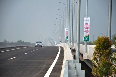 Kiểm tra kỹ lốp xe trước khi vào cao tốc TPHCM - Long Thành - Dầu Giây