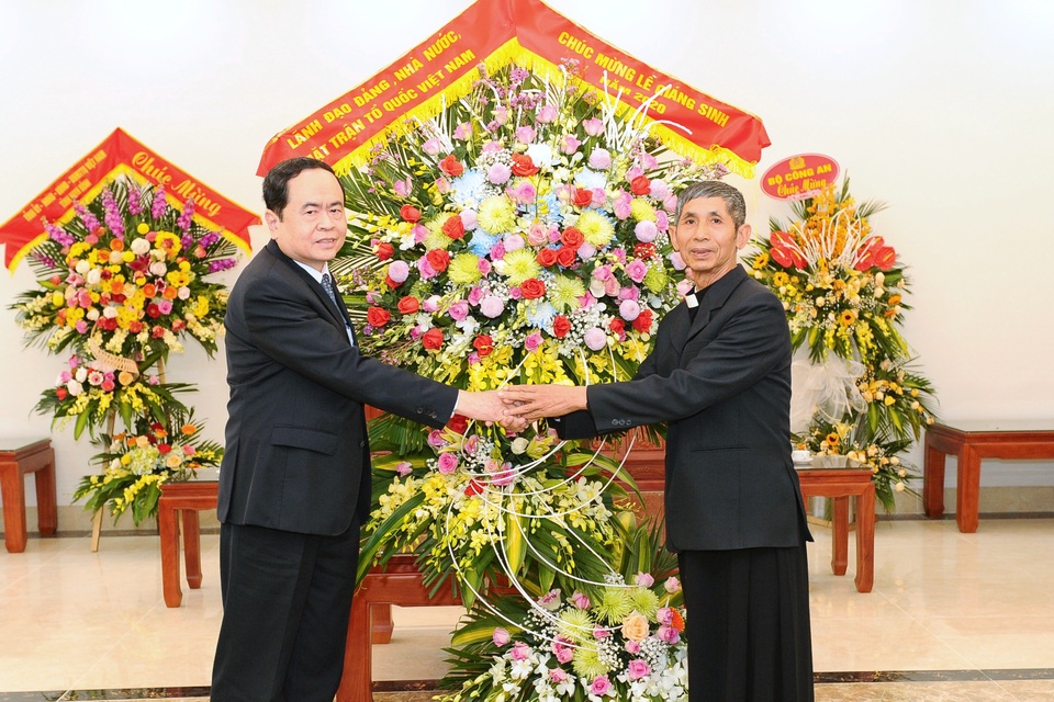 Chủ tịch MTTQ Việt Nam chúc mừng Giáng sinh Giáo phận Phát Diệm - 1 Chủ tịch MTTQ Việt Nam chúc mừng Giáng sinh Giáo phận Phát Diệm - 1
