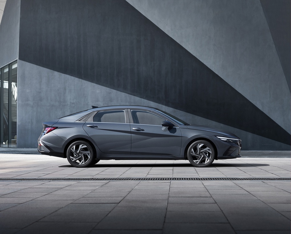 Hyundai Elantra 2024 có nhiều trang bị sẽ ghi điểm với khách Việt - 14 Hyundai Elantra 2024 có nhiều trang bị sẽ ghi điểm với khách Việt - 14