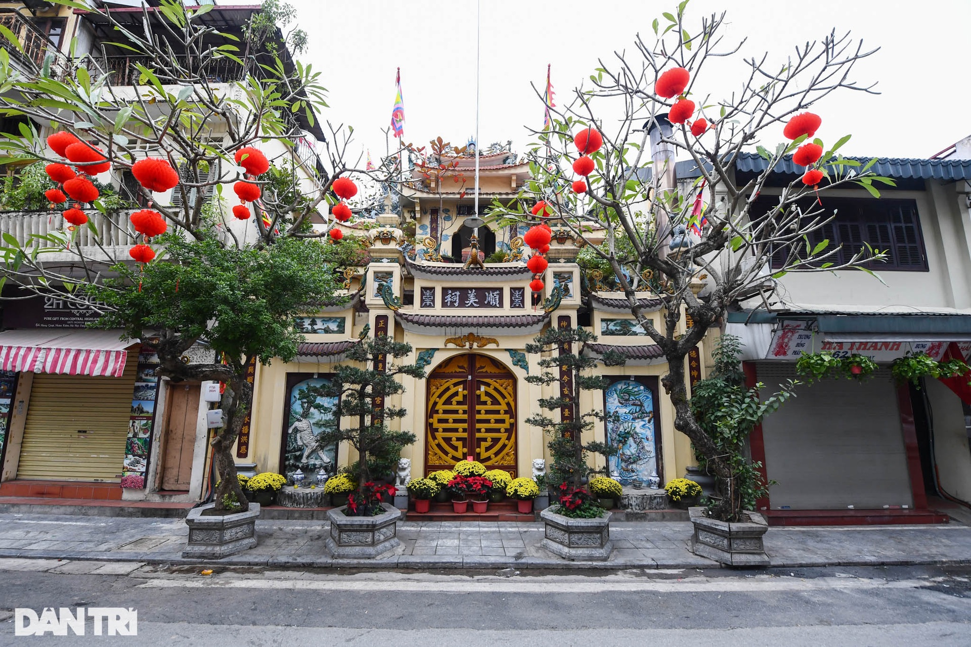 Hà Nội tĩnh mịch, vắng vẻ trong buổi sáng mùng 1 Tết - 20 Hà Nội tĩnh mịch, vắng vẻ trong buổi sáng mùng 1 Tết - 20