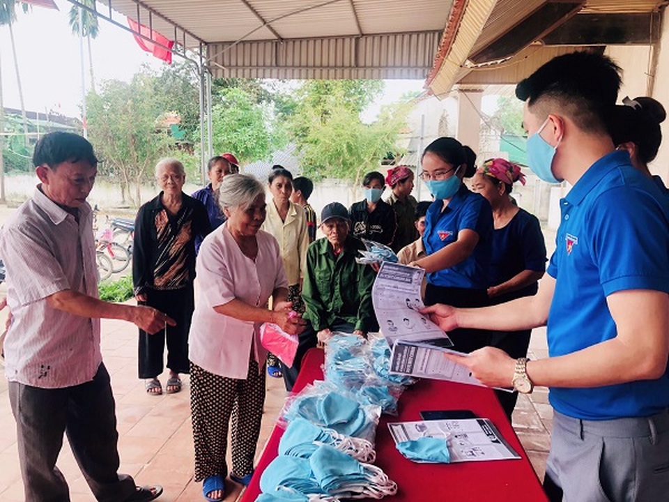 Thanh niên Nghệ An mượn xưởng may khẩu trang, chung tay phòng dịch Covid-19 - 5 Thanh niên Nghệ An mượn xưởng may khẩu trang, chung tay phòng dịch Covid-19 - 5