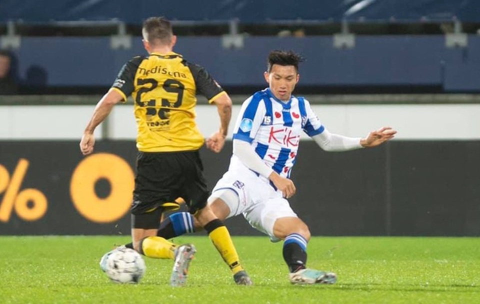 Văn Hậu nhận thẻ vàng trong ngày Heerenveen chiến thắng ở Cúp Quốc gia Hà Lan - 1 Văn Hậu nhận thẻ vàng trong ngày Heerenveen chiến thắng ở Cúp Quốc gia Hà Lan - 1