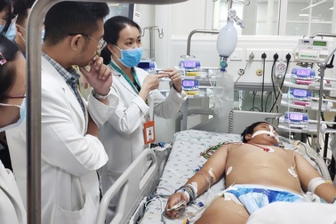 Cậu học trò nguy kịch chỉ vì vết trầy ở khớp gối