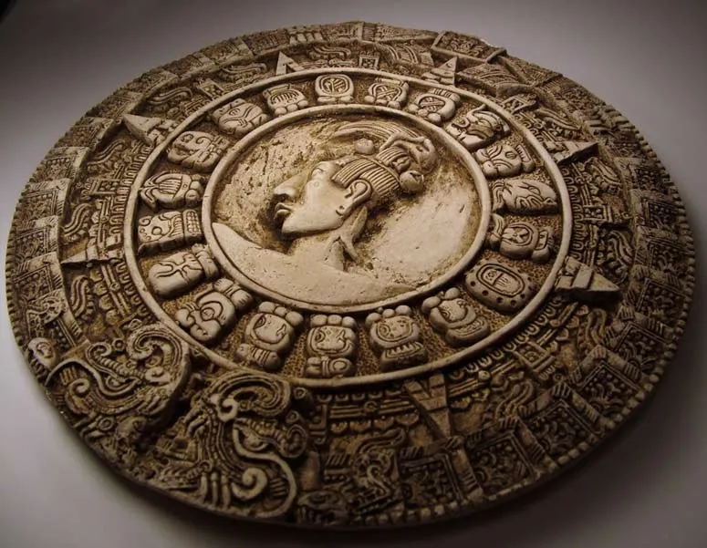 Lịch Long Count của người Maya cổ đại được khắc trên đá (Ảnh: Shutterstock).
