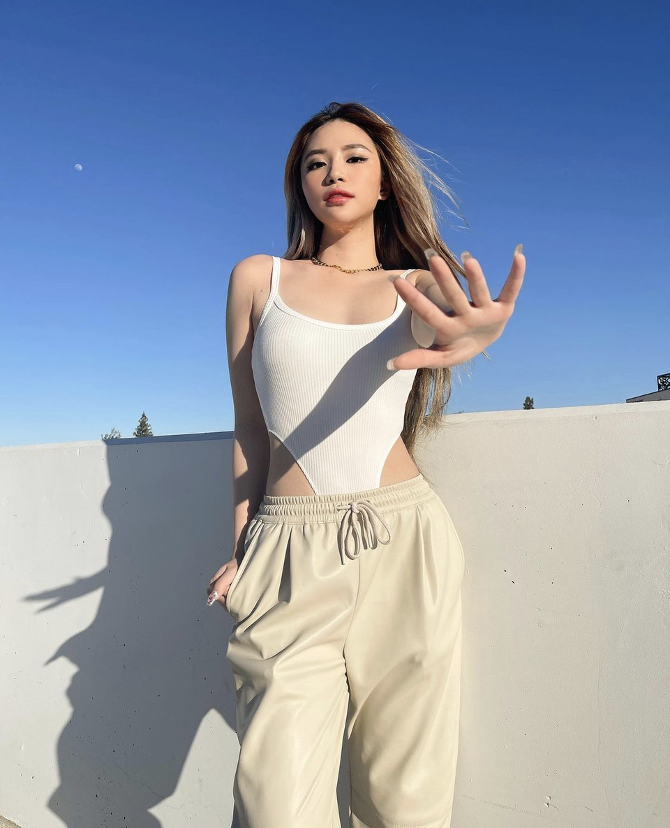 Tự sắm ô tô bạc tỷ năm 19 tuổi, hot girl Sài Gòn đặt mục tiêu mua nhà ở Mỹ - 14 Tự sắm ô tô bạc tỷ năm 19 tuổi, hot girl Sài Gòn đặt mục tiêu mua nhà ở Mỹ - 14