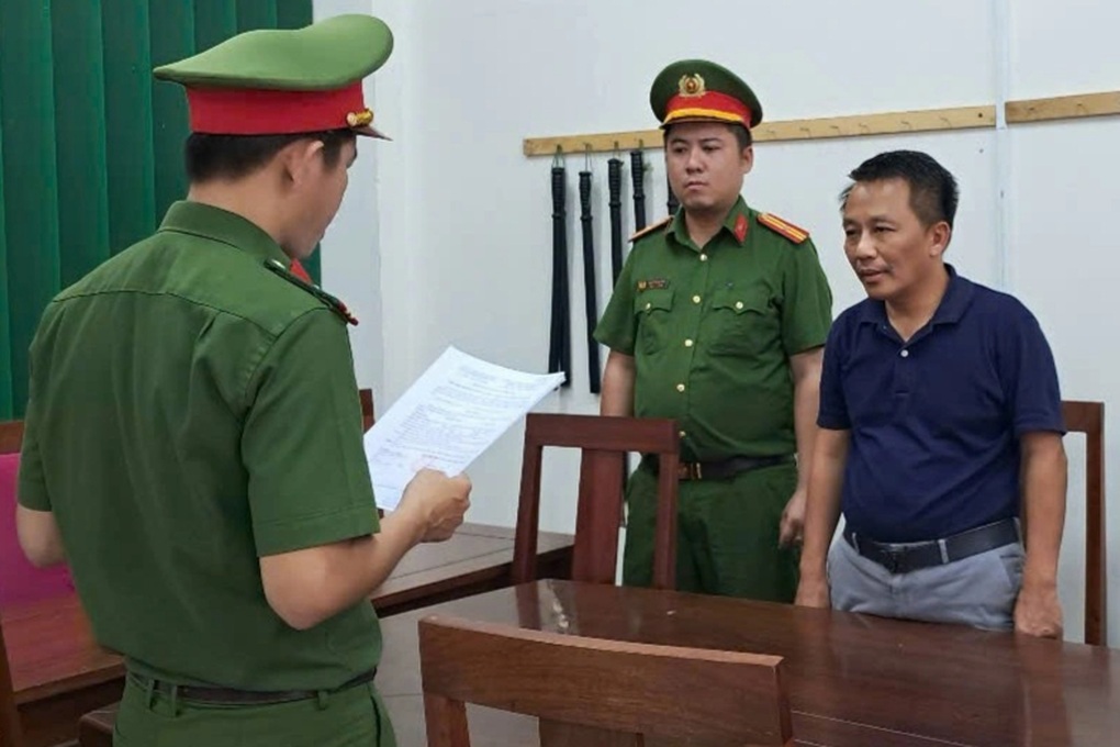Bắt giữ người đàn ông hứa chạy án với giá 1 triệu USD - 1 Bắt giữ người đàn ông hứa “chạy án” với giá 1 triệu USD