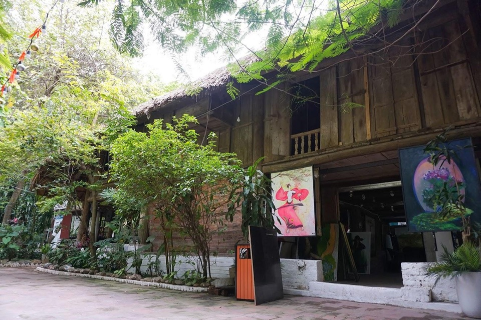 Kỳ lạ quần thể nhà xây dựng trên cây cổ thụ trăm tuổi độc nhất Hà Nội - 3 Kỳ lạ quần thể nhà xây dựng trên cây cổ thụ trăm tuổi độc nhất Hà Nội - 3