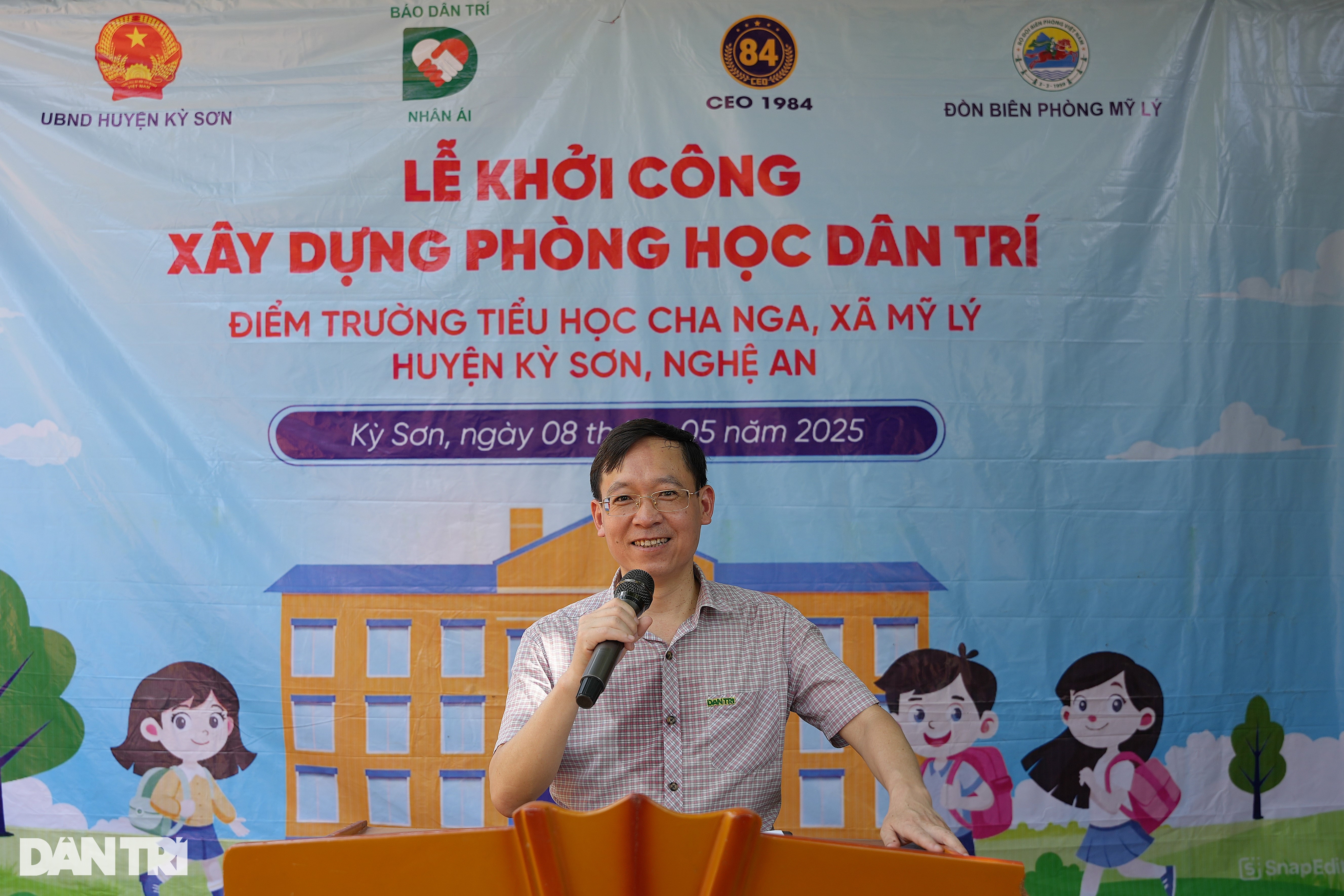 Xây phòng học Dân trí: Trao cơ hội, bồi đắp lòng nhân ái cho con trẻ - 2 Xây phòng học Dân trí: Trao cơ hội, bồi đắp lòng nhân ái cho con trẻ - 2