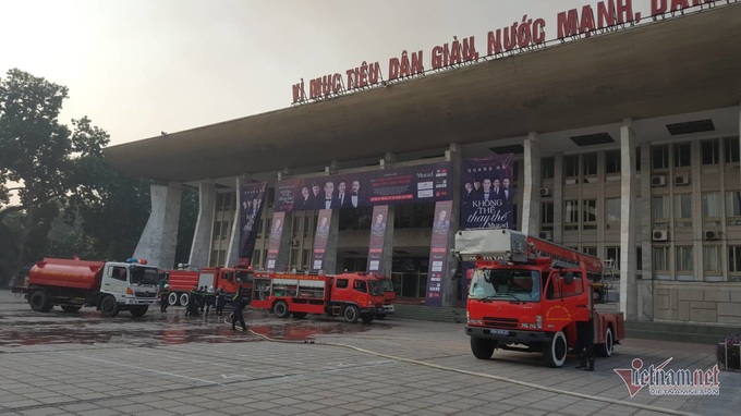 Cháy Cung Việt Xô, sập sân khấu, thiết bị đêm nhạc Quang Hà thành than - Ảnh 5.