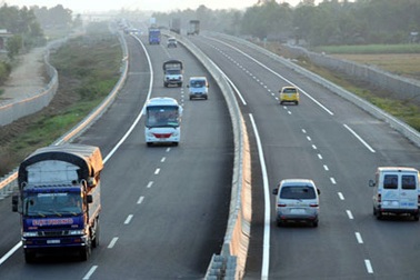 Thu phí cao tốc TP.HCM - Trung Lương: cao nhất 320.000 đồng/xe/lượt 