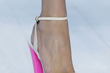 Những mẫu xăng đan ấn tượng của Giambattista Valli