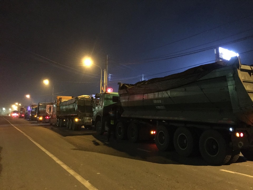 Kiến nghị tịch thu hơn 700 tấn than đá do đoàn xe “vua” vận chuyển - 1 Kiến nghị tịch thu hơn 700 tấn than đá do đoàn xe “vua” vận chuyển - 1