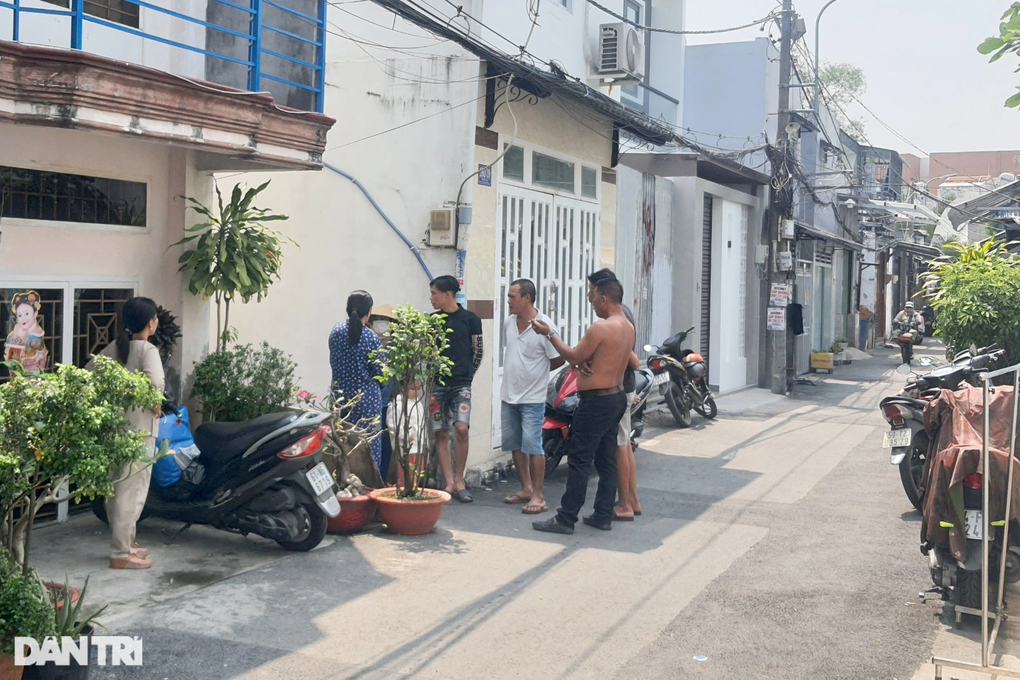 Điều tra vụ hai người tử vong trong phòng trọ ở TPHCM - 2 Điều tra vụ hai người tử vong trong phòng trọ ở TPHCM - 2