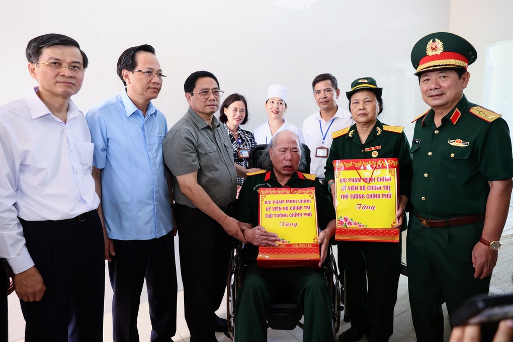 Thủ tướng: Thực hiện chính sách với người có công bằng trách nhiệm cao nhất - 3 Thủ tướng: Thực hiện chính sách với người có công bằng trách nhiệm cao nhất - 3