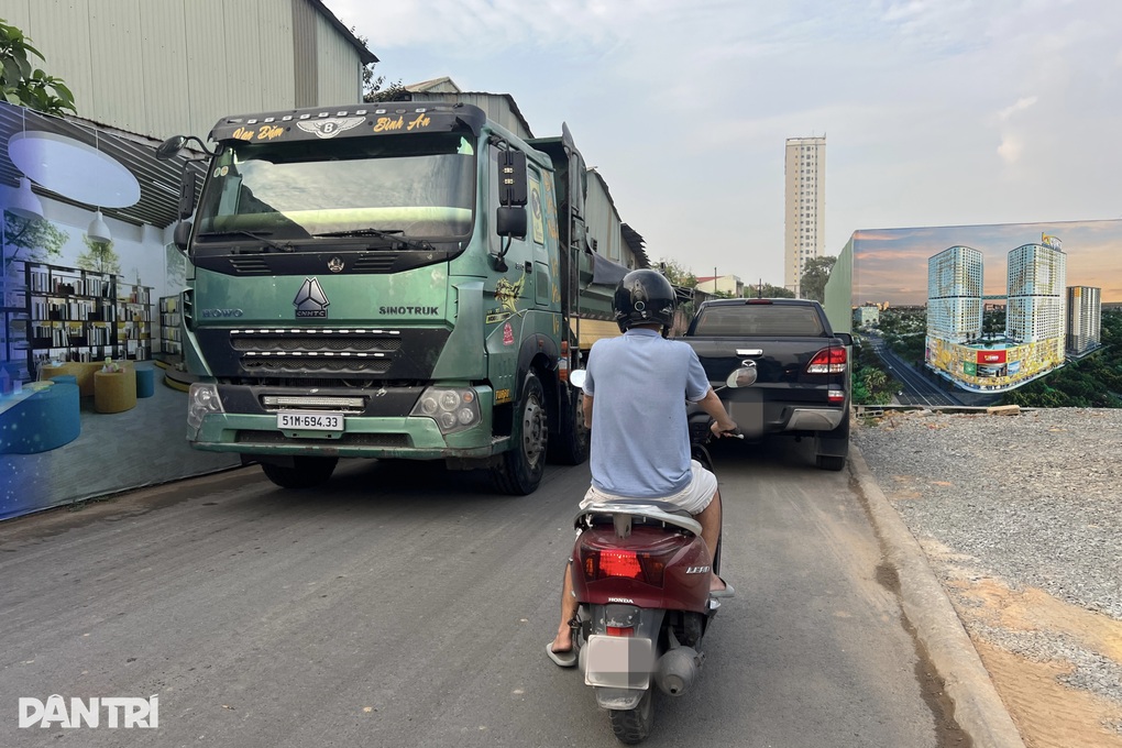 Chủ tịch phường nói lỗi đánh máy văn bản cho xe ben vào hẻm 5 tấn ở TPHCM - 2