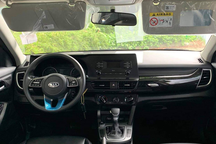 Ngớ người trước màn hình "giải trí" có như không trên Kia Seltos tiêu chuẩn