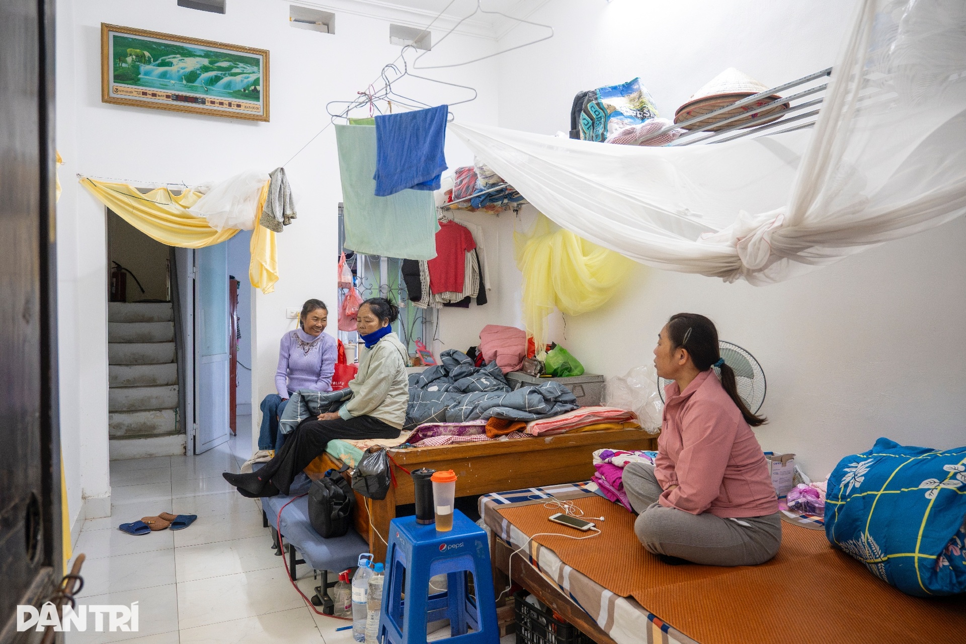 ជីវិតមនុស្សតស៊ូនឹងភាពត្រជាក់នីមួយៗក្នុងតំបន់លាងឈាមទីក្រុងហាណូយ - ៩ Những phận người chật vật theo từng đợt rét tại xóm chạy thận Hà Nội - 9