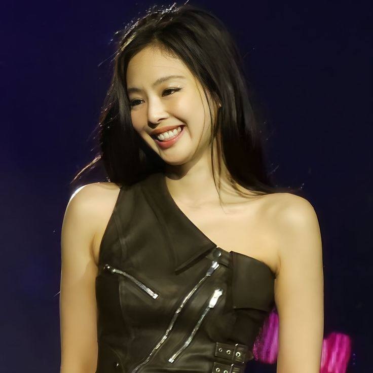 Cảnh tắm mưa táo bạo của Jennie trở thành chủ đề nóng, hút triệu lượt xem - 2