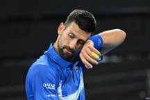Djokovic dừng bước ở tứ kết Brisbane International 2025