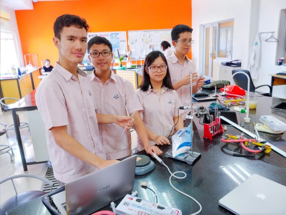 4 học sinh Việt Nam giành giải vàng cuộc thi khoa học của đại học Cambridge - 2 4 học sinh Việt Nam giành giải vàng cuộc thi khoa học của đại học Cambridge - 2