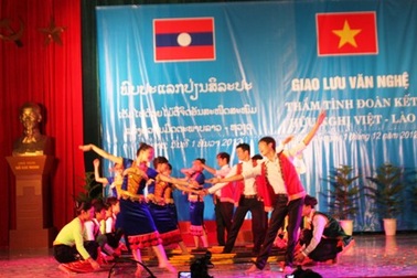 Thắm tình đoàn kết hữu nghị Việt - Lào