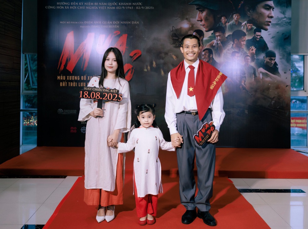 Phương Nam vào vai Tạ Mưa đỏ: Leo 39 tầng để giảm cân, chưa thoát vai - 5 Phương Nam vào vai Tạ Mưa đỏ: Leo 39 tầng để giảm cân, chưa thoát vai - 5