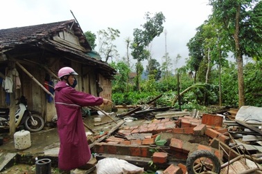 Thất thần kể chuyện chui gầm bàn trốn cơn lốc kinh hoàng