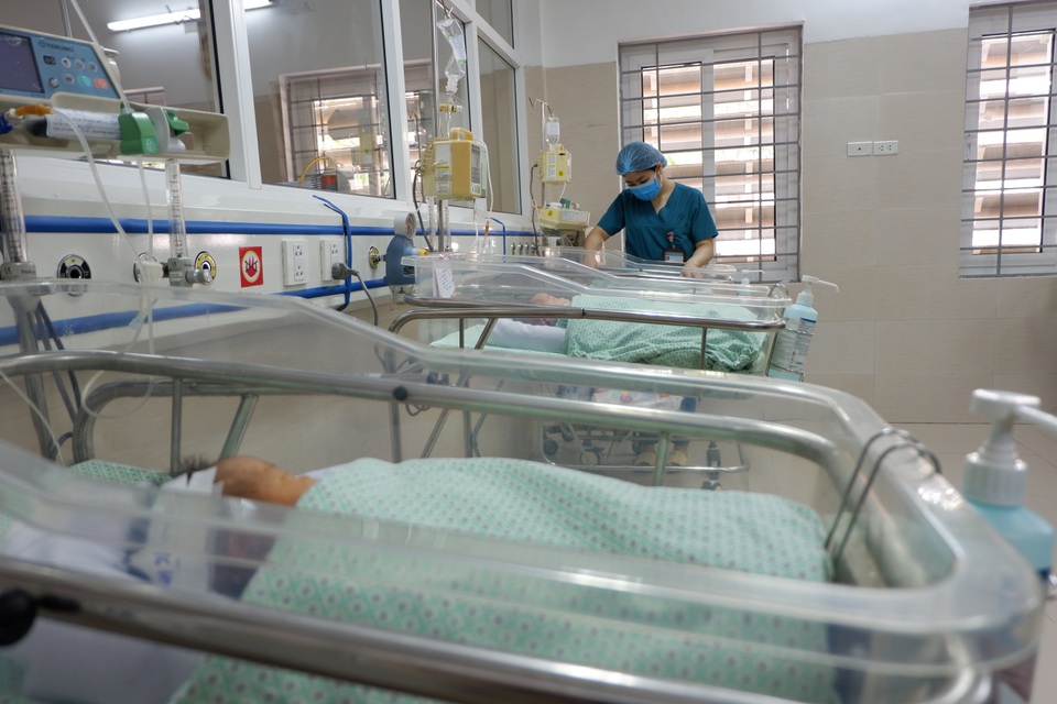 Hành trình kỳ diệu trở về với cuộc sống của bé sơ sinh bị bỏ rơi ở hố ga - 1 Hành trình kỳ diệu trở về với cuộc sống của bé sơ sinh bị bỏ rơi ở hố ga - 1