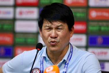 HLV Vũ Tiến Thành bị cảnh cáo vì chê VPF tổ chức như giải phường