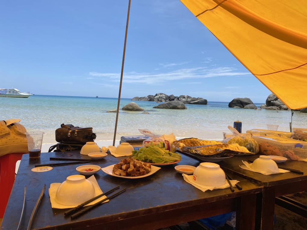 Bắt cá dưới đáy biển, ăn hải sản tươi sống ngay tại chỗ ở Đề Gi - 11 Bắt cá dưới đáy biển, ăn hải sản tươi sống ngay tại chỗ ở Đề Gi - 11