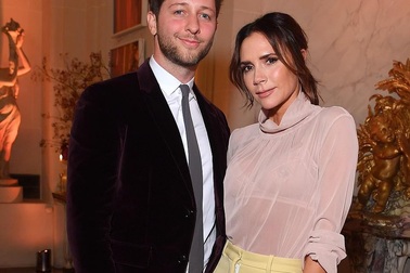 Victoria Beckham gây ấn tượng với phong cách thanh lịch