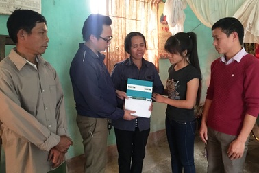 Gần 40 triệu đồng đến với người đàn bà khắc khổ bên dòng Lam