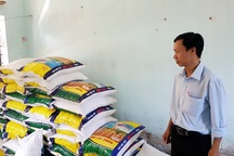 Hàng trăm học sinh miền núi có nguy cơ thiếu ăn, bỏ học do bị cắt hỗ trợ