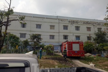 Khống chế kẻ ngáo đá chốt cửa, phóng hỏa đòi chết trong khu chung cư