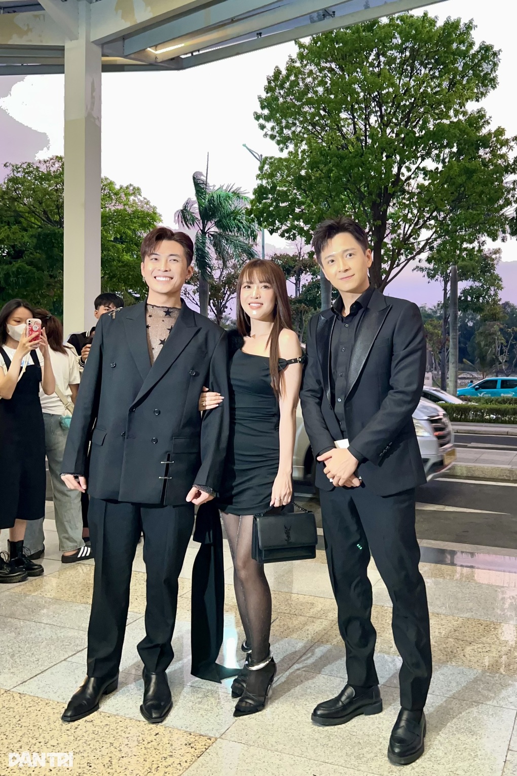 Lễ cưới Minh Tú: Dàn mỹ nhân xuất hiện lộng lẫy, an ninh thắt chặt - 3 Lễ cưới Minh Tú: Dàn mỹ nhân xuất hiện lộng lẫy, an ninh thắt chặt - 3