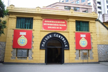 Di tích Hỏa Lò tạm dừng đón khách