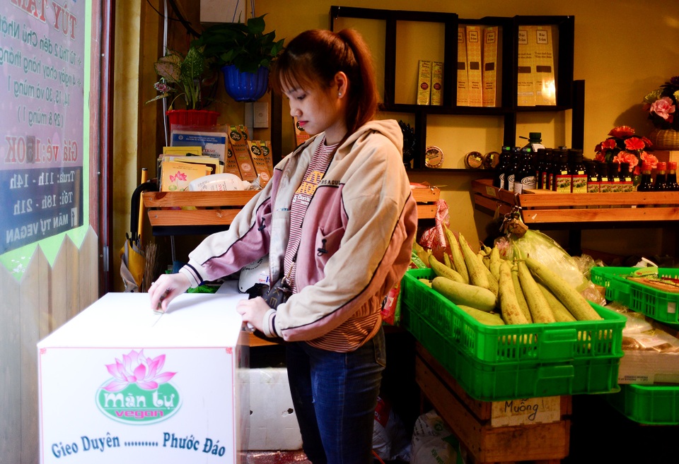 Buffet chay miễn phí.jpg