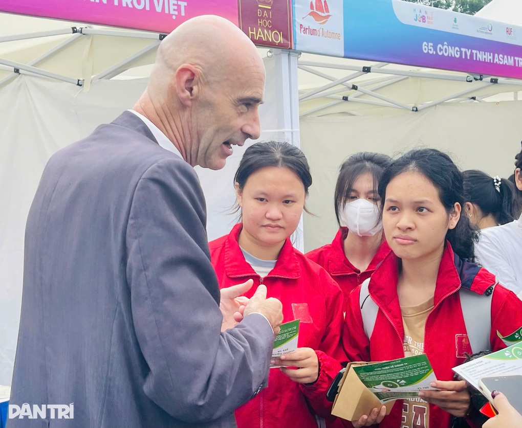 Ngành nghề khối xã hội đang lép vế với kinh tế, ngân hàng? - 2