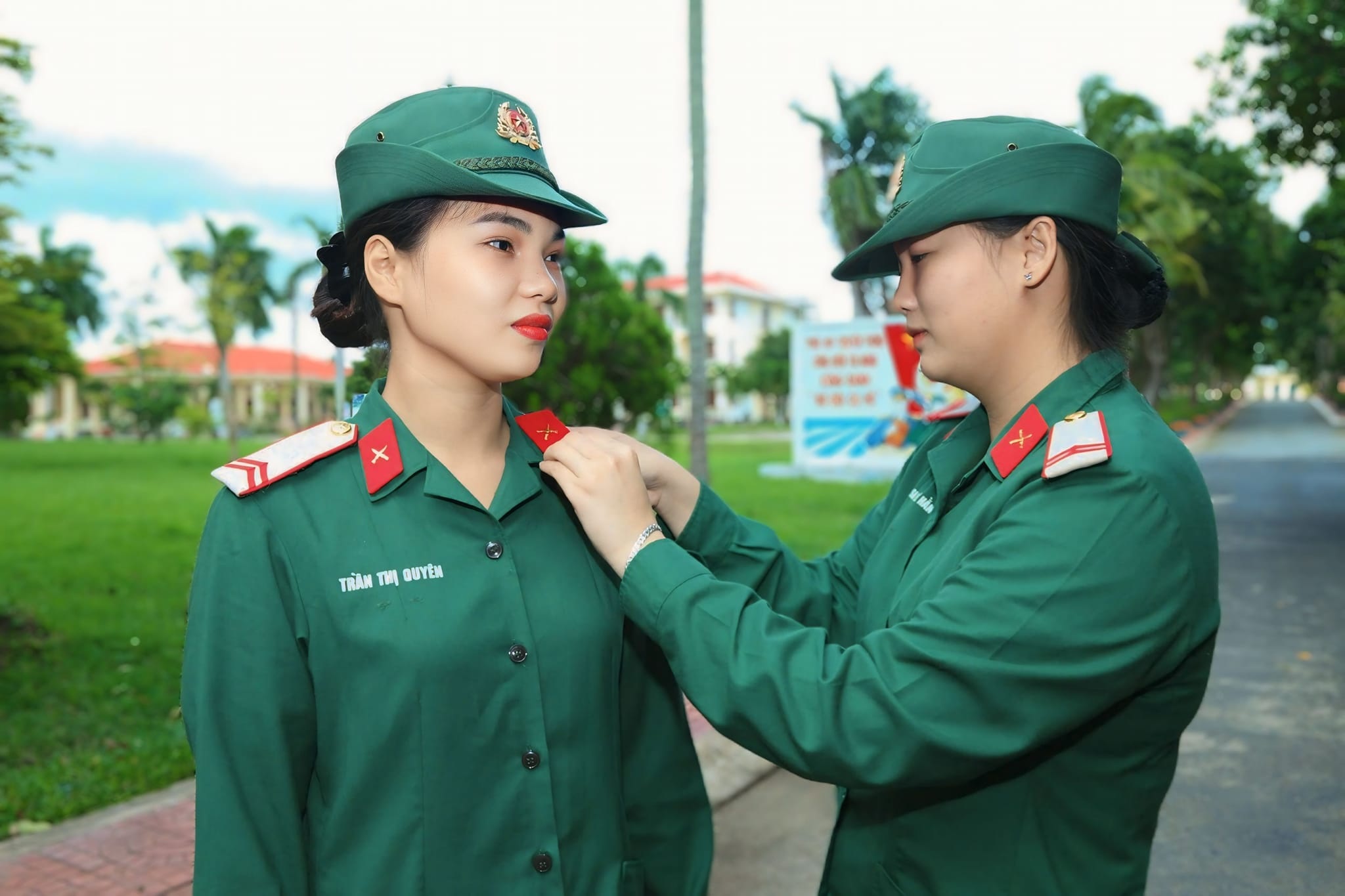Nữ trung sĩ biệt động kể về việc luyện tập diễu binh dưới trời nắng 38 độ - 6 Nữ trung sĩ biệt động kể về việc luyện tập diễu binh dưới trời nắng 38 độ - 6