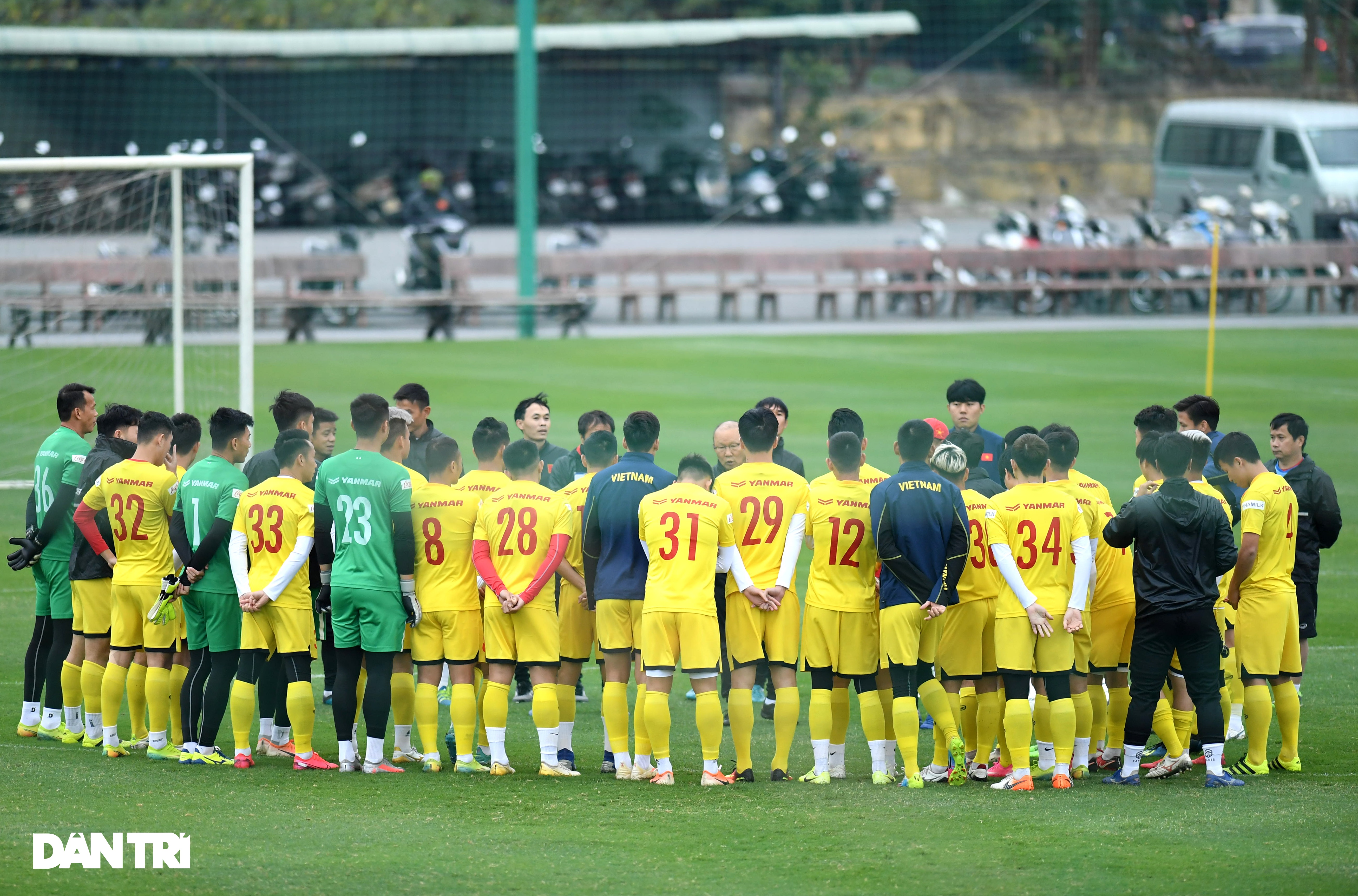 Đội tuyển Việt Nam luyện công trong giá lạnh tại Hà Nội - 1