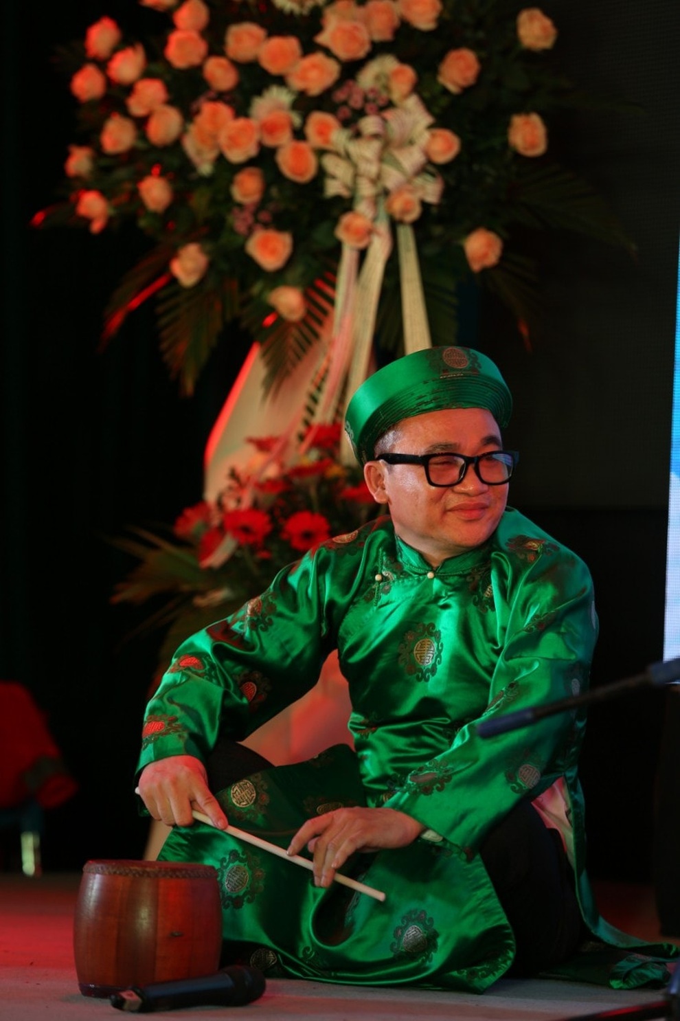 Nghệ sĩ Quang Tèo bất ngờ phá cỗ trung thu cùng Quả thơ - 2 Nghệ sĩ Quang Tèo bất ngờ phá cỗ trung thu cùng Quả thơ - 2